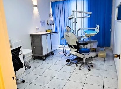CLOVER GOLD MEDICAL CENTRE -Satwa